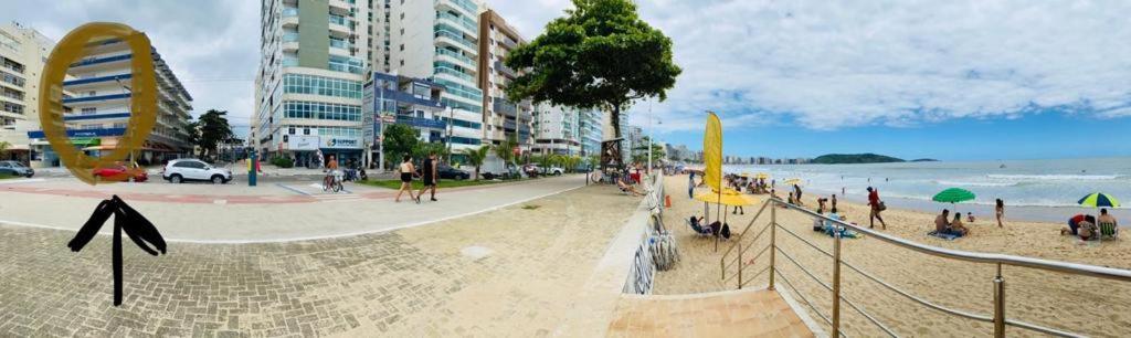 Apartamento Vista Mar 209 - 2 Quartos - Praia Do Morro - Predio Frente Mar - Varanda Com Vista Mar - Elevador - Atravessou A Avenida, Ja Esta Na Praia - Com Garagem - Internet Guarapari Kültér fotó